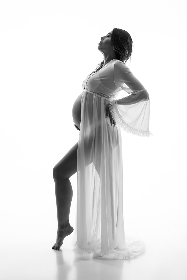 Ensaio de gestante com robe de seda